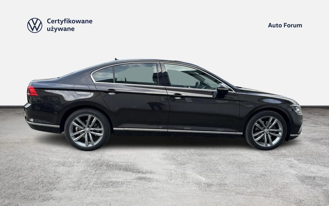 Volkswagen Passat cena 119900 przebieg: 67940, rok produkcji 2019 z Chełmno małe 277